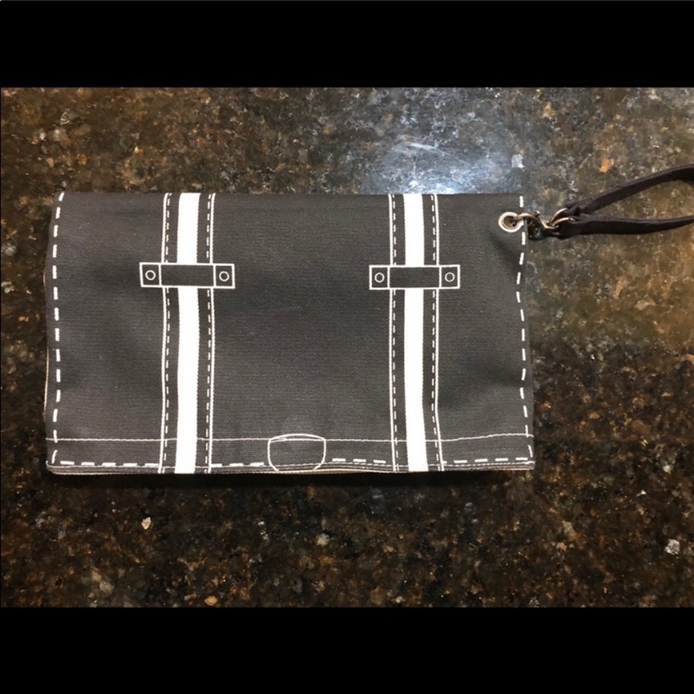 Cooperative wristlet/clutch handbag two sided